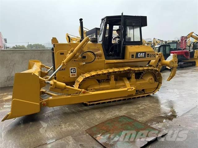 CAT D 7 G بلدوزرات مجنزرة