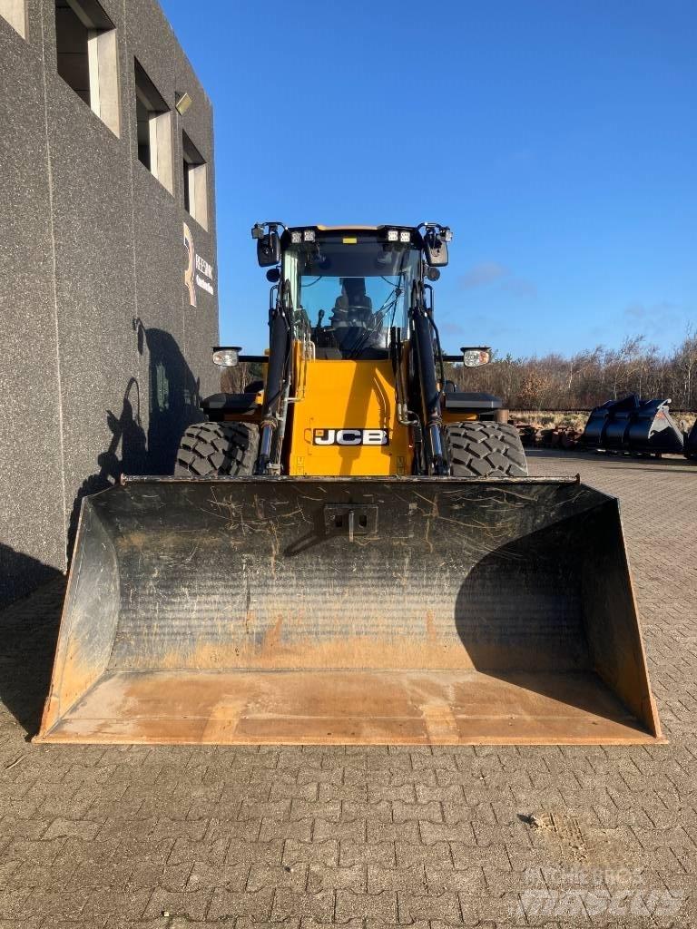 JCB 437 HT لوادر بعجل