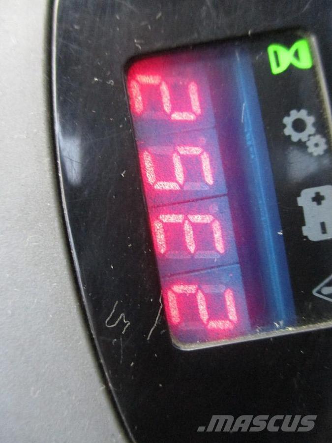 Toyota LPE250 رافعة منخفضة المستوى ذات منصة