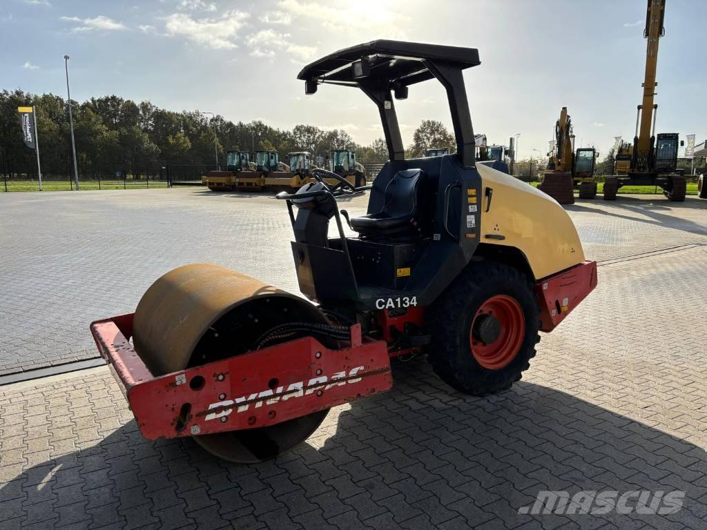 Dynapac CA 134 D مداحل أحادية الأسطوانة