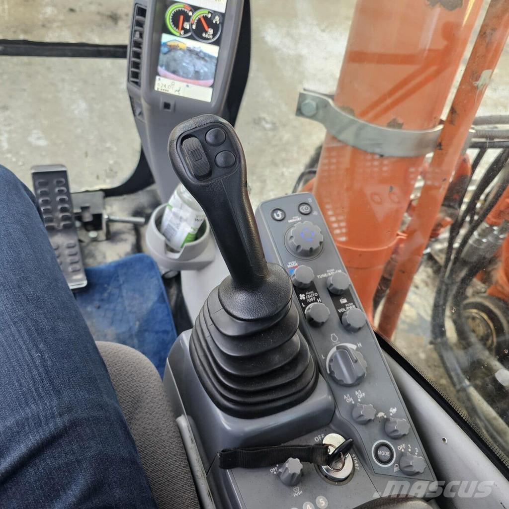 Hitachi ZX350LC-6 حفارات زحافة