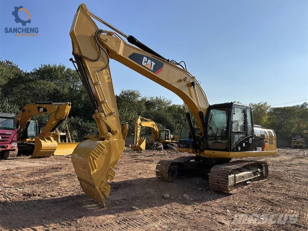 CAT 320 D L حفارات زحافة