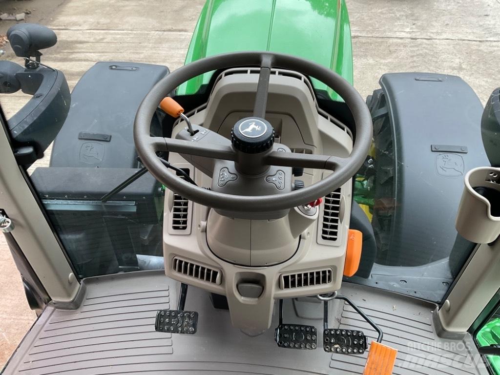 John Deere 6155 M الجرارات