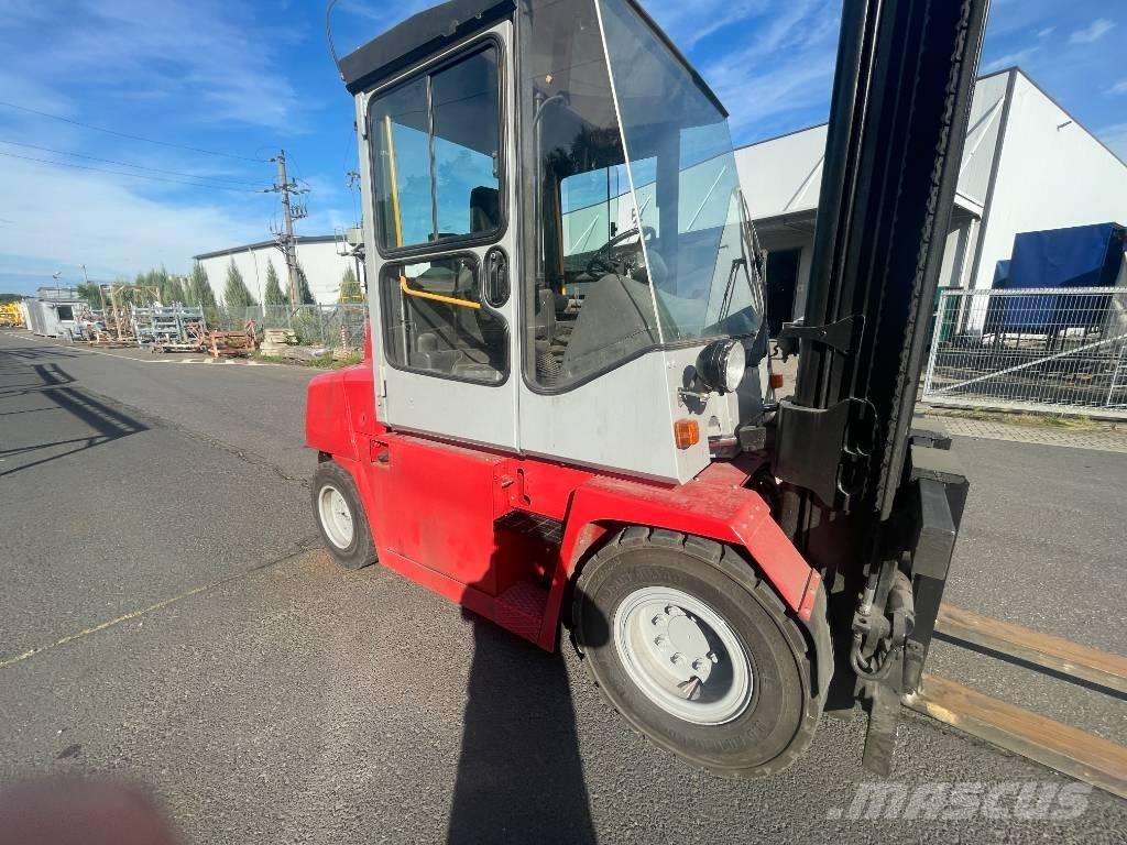 Kalmar DCE 50-6 شاحنات الديزل