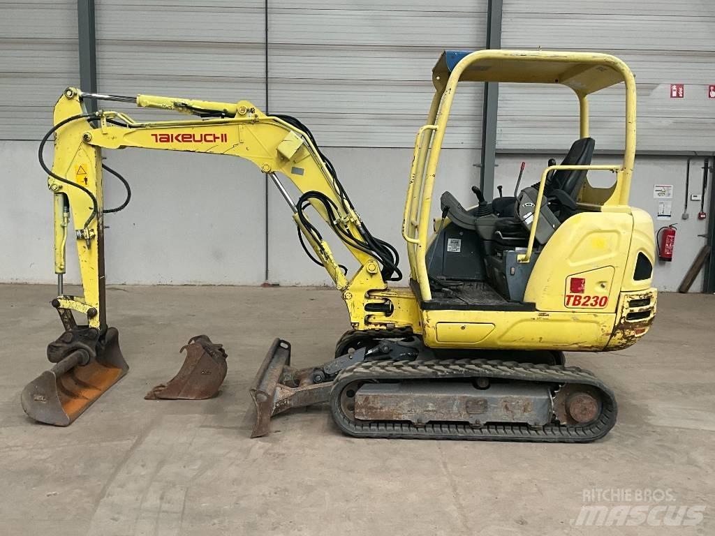 Takeuchi TB 230 حفارات صغيرة أقل من 7 طن (حفارات صغيرة)