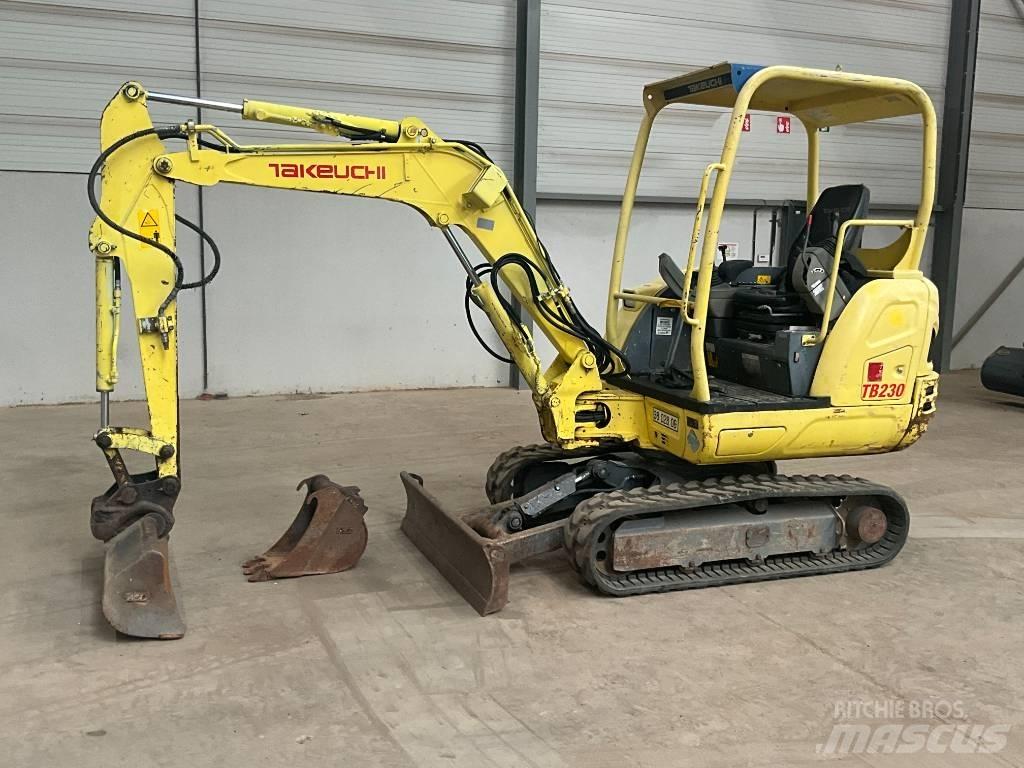 Takeuchi TB 230 حفارات صغيرة أقل من 7 طن (حفارات صغيرة)
