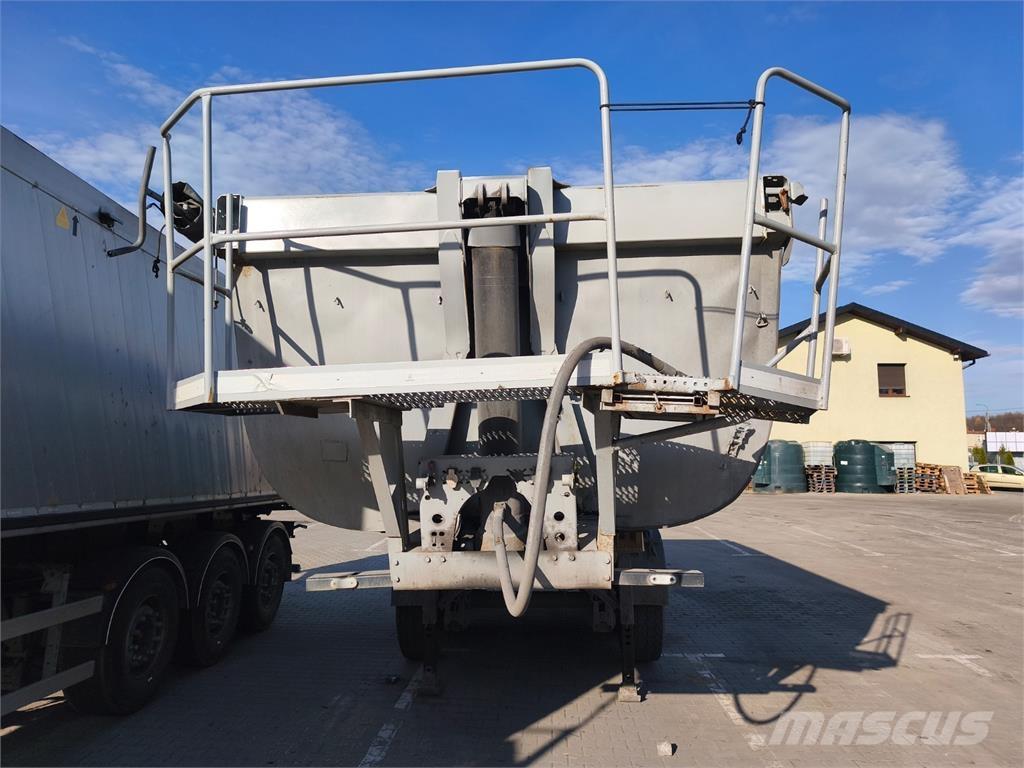 Schmitz SKI مقطورات ذات هيكل صندوقي