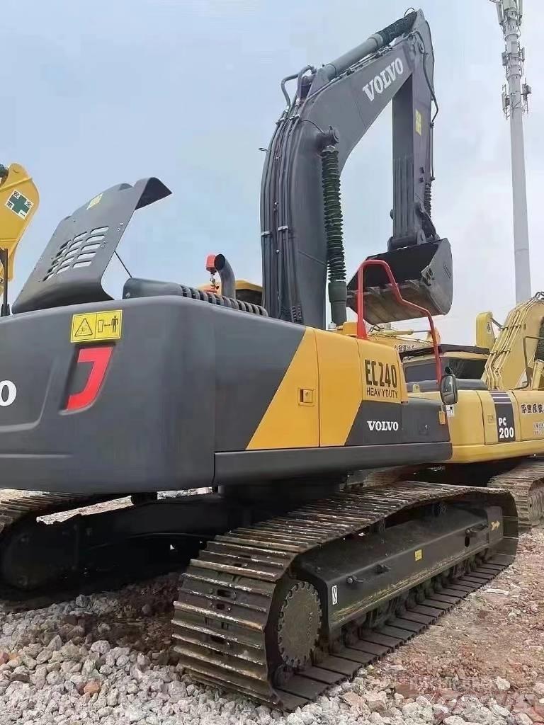 Volvo EC 240 C LD حفارات زحافة