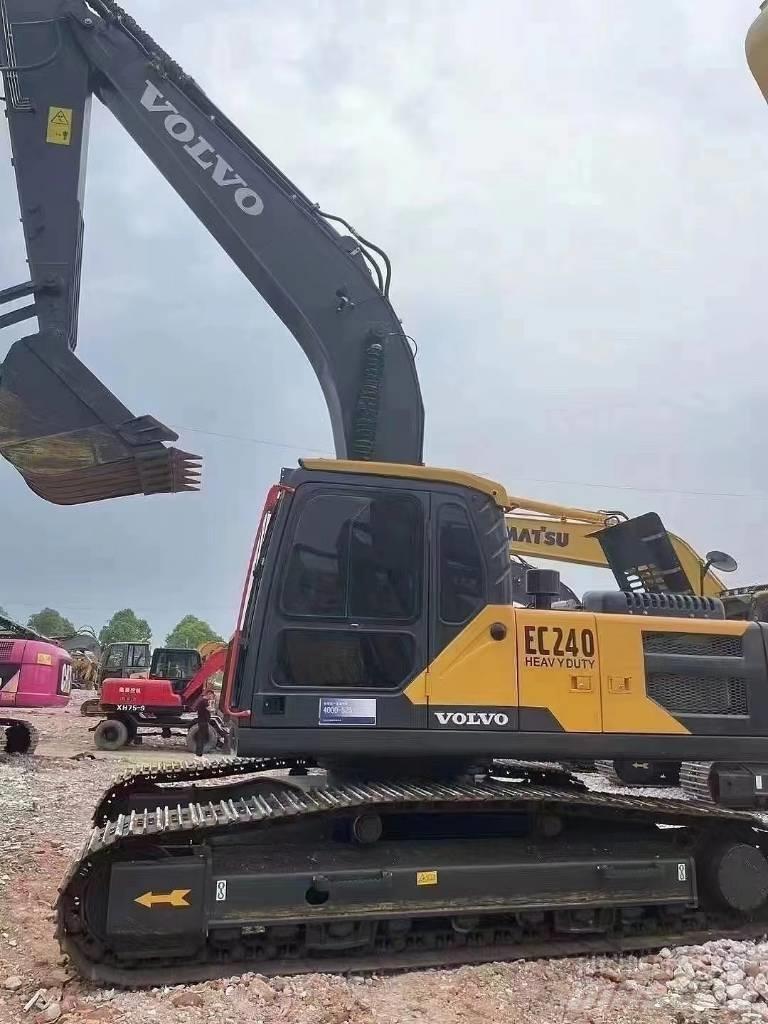 Volvo EC 240 C LD حفارات زحافة