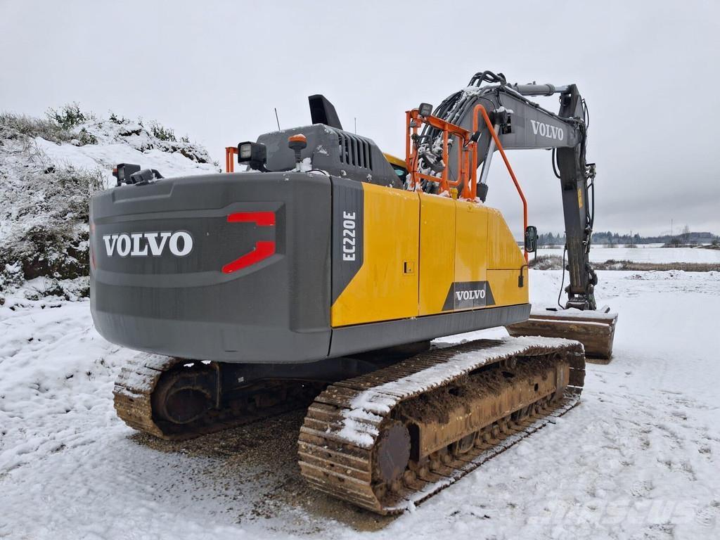 Volvo EC220E حفارات زحافة