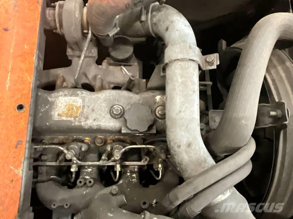 Hitachi ZX 130 W حفارات بعجل