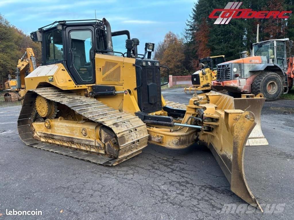 CAT D 5 بلدوزرات مجنزرة