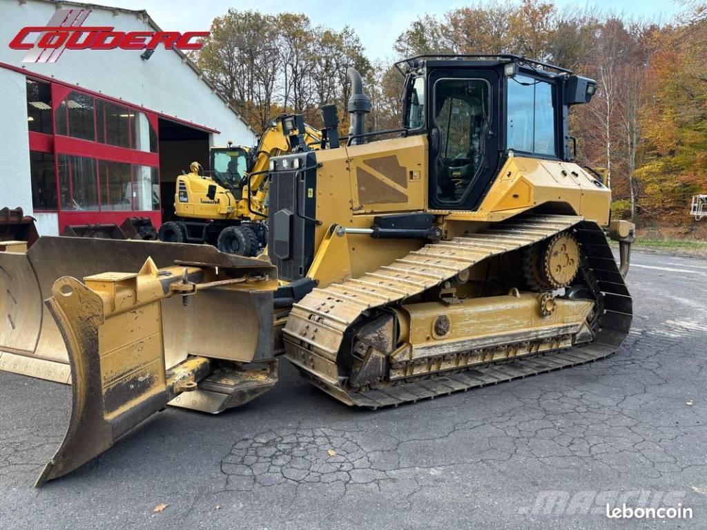 CAT D 5 بلدوزرات مجنزرة