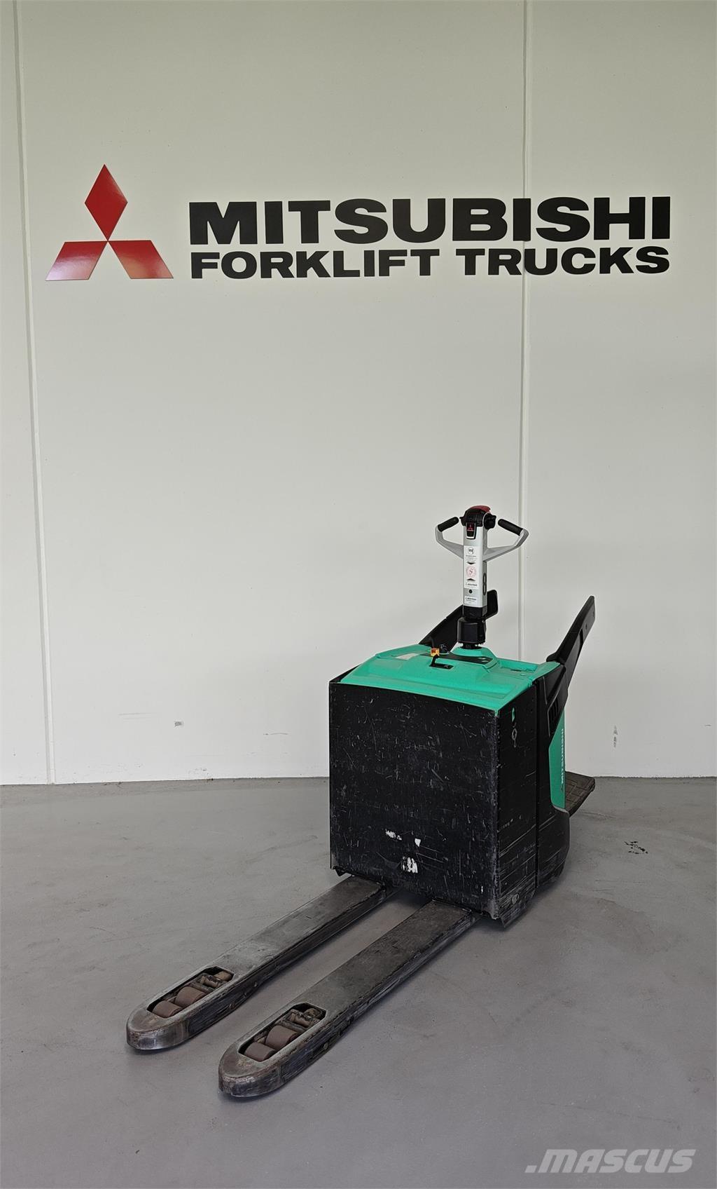 Mitsubishi PBV20N2 شاحنة ذات منصة