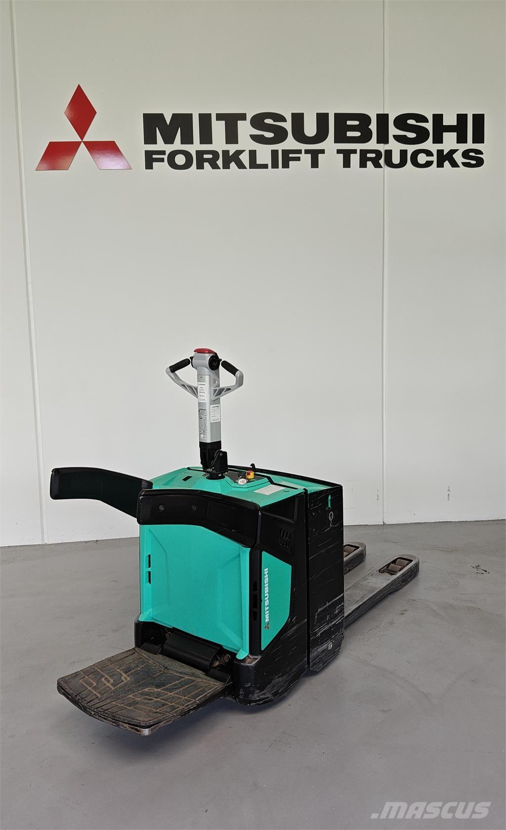 Mitsubishi PBV20N2 شاحنة ذات منصة