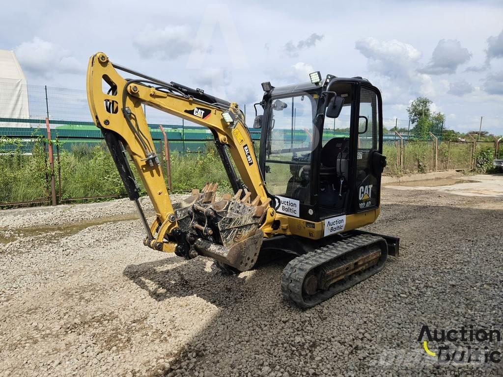 CAT 302.4 D حفارات صغيرة أقل من 7 طن (حفارات صغيرة)