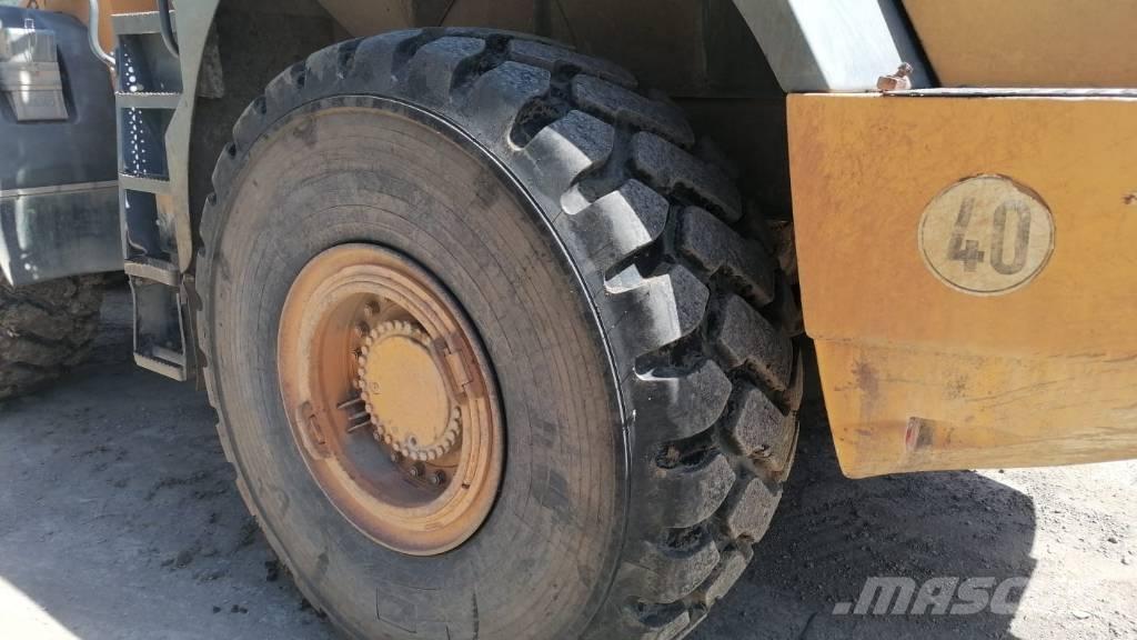 Liebherr L 564     2+2 لوادر بعجل