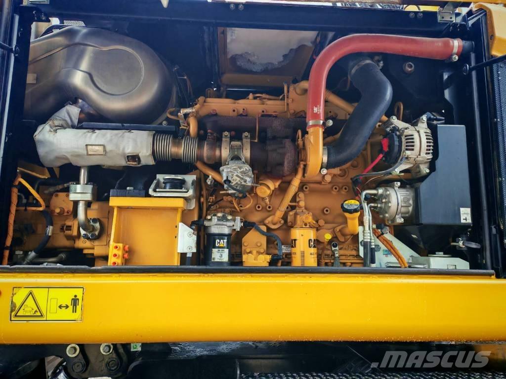 CAT M 318 F حفارات بعجل
