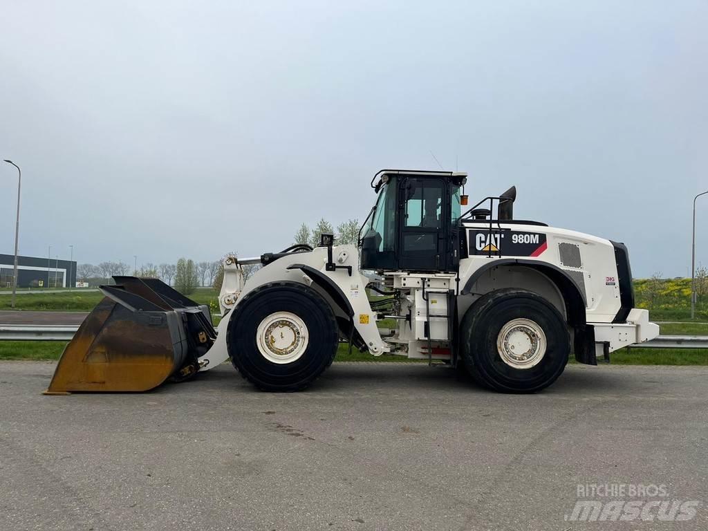 CAT 980M لوادر بعجل