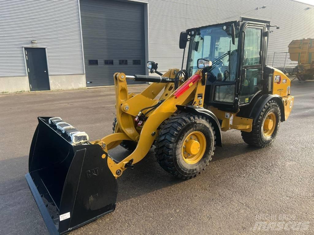 CAT 906 لوادر بعجل
