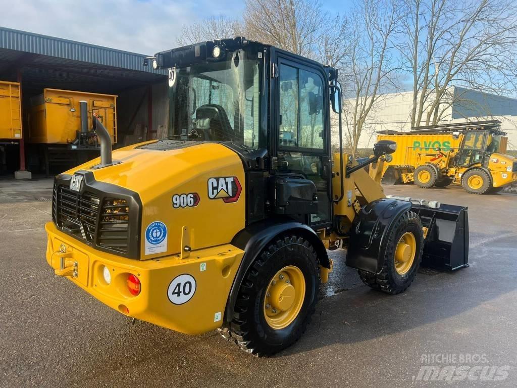 CAT 906 لوادر بعجل