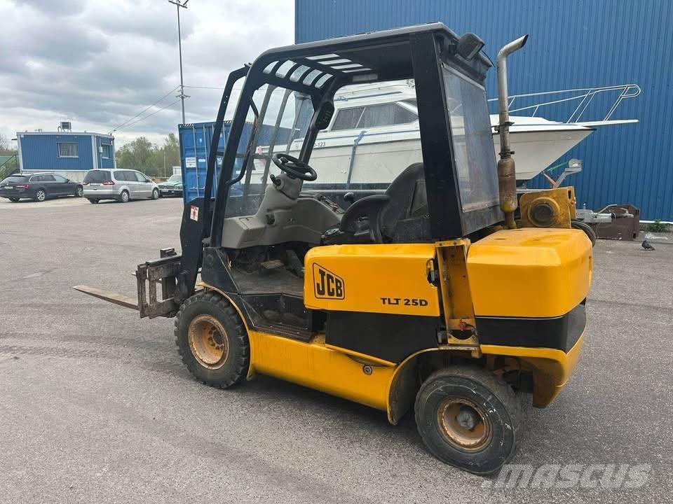 JCB TLT 25 D مناولات متداخلة