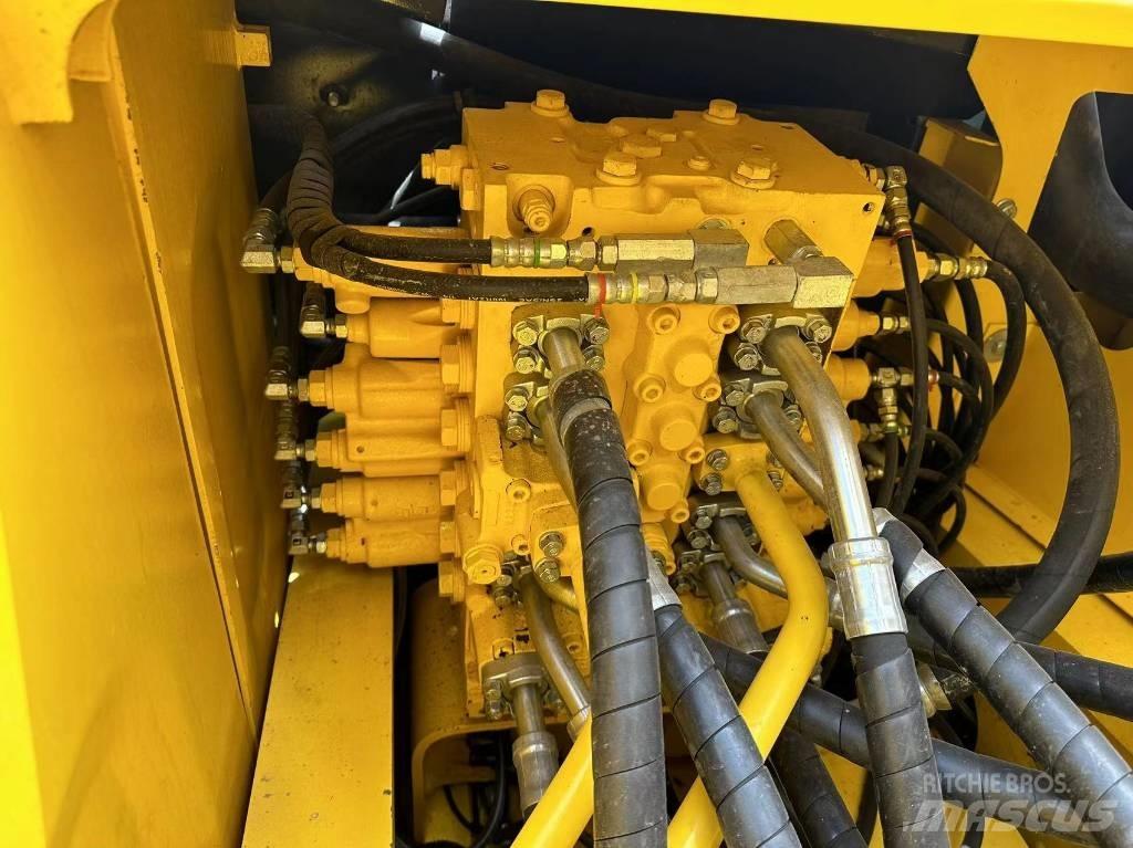 Komatsu PC 240 حفارات زحافة