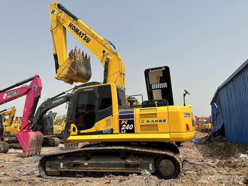 Komatsu PC 240 حفارات زحافة