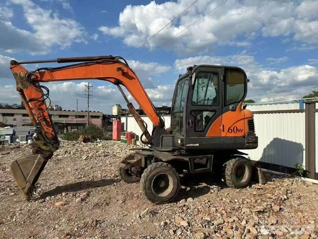 Doosan DX 60W حفارات صغيرة أقل من 7 طن (حفارات صغيرة)