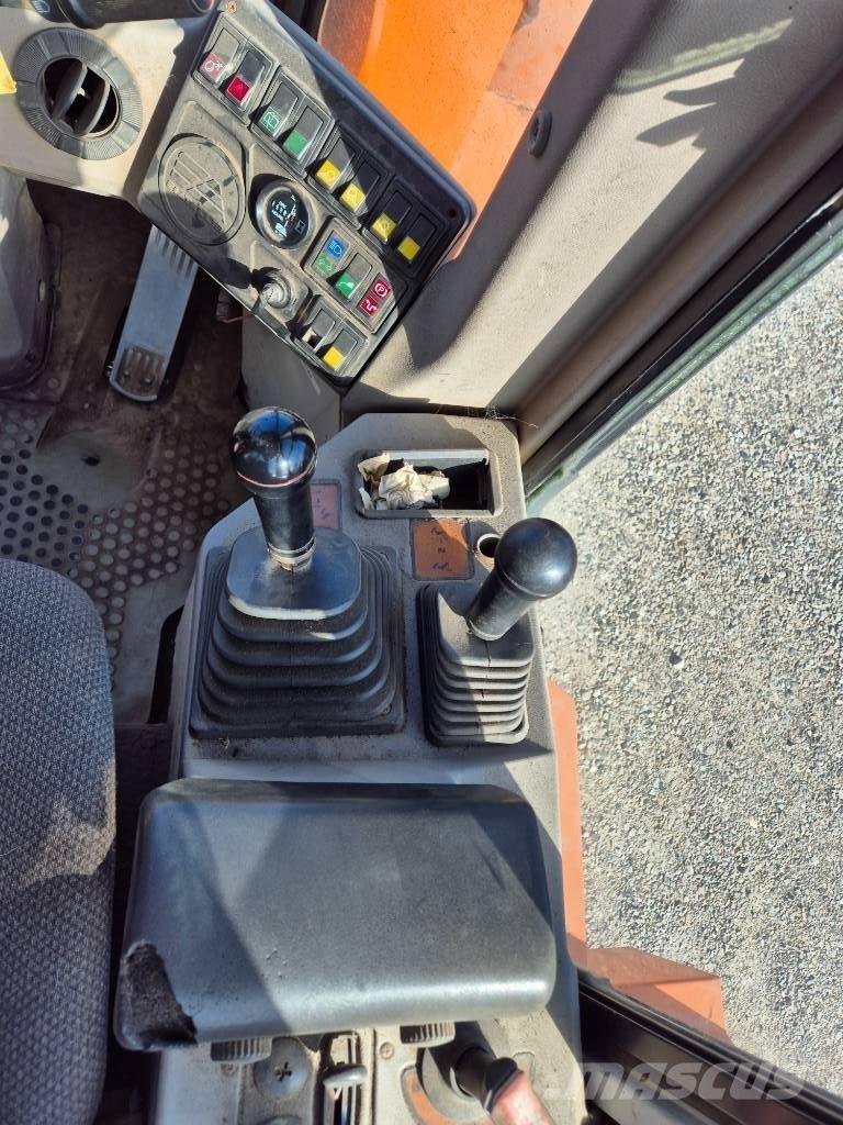 Hitachi FR 130 لوادر بعجل