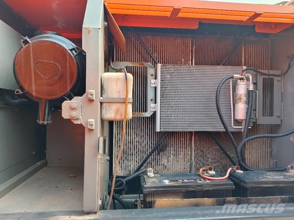 Hitachi ZX 210 حفارات زحافة