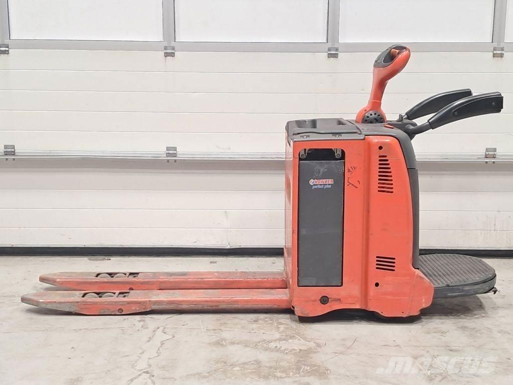 Linde T30 معدات الرفع منخفض المستوى