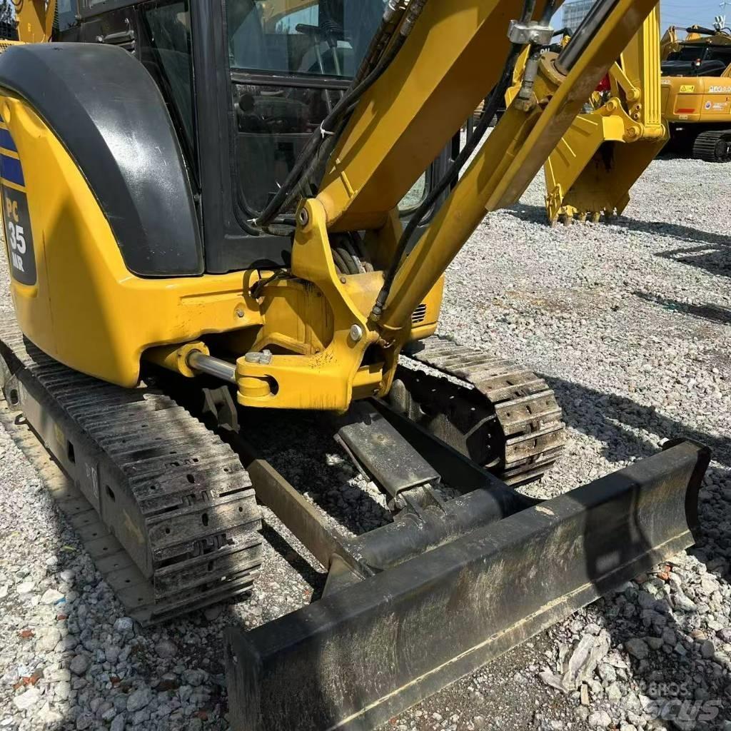 Komatsu 35 حفارات زحافة