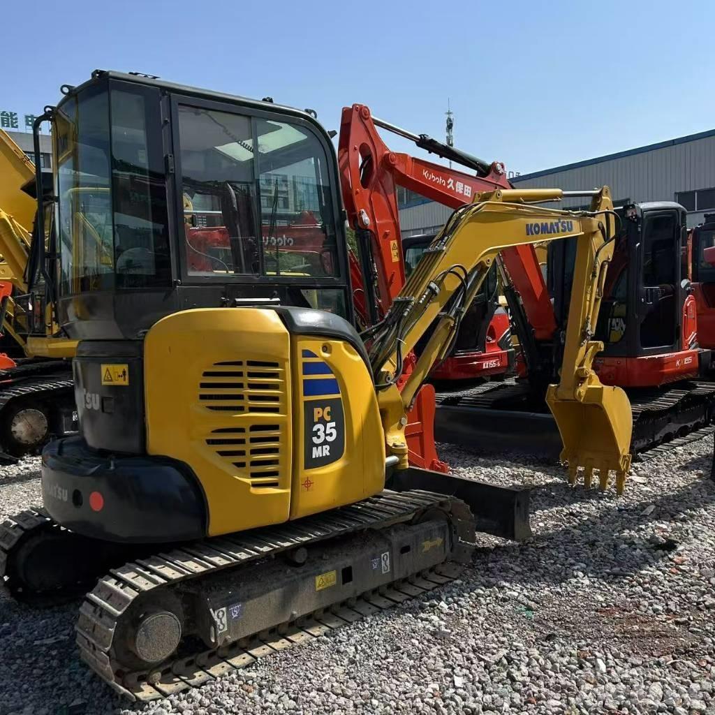 Komatsu 35 حفارات زحافة