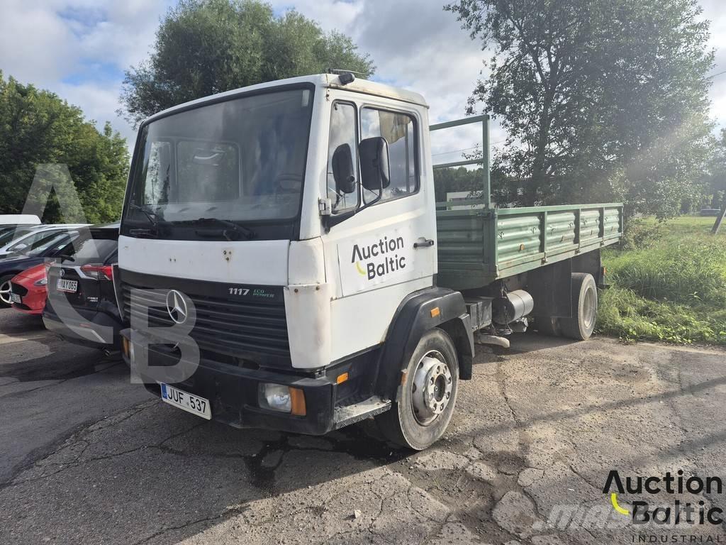 Mercedes-Benz 1117 شاحنات مسطحة/مفصلية الجوانب