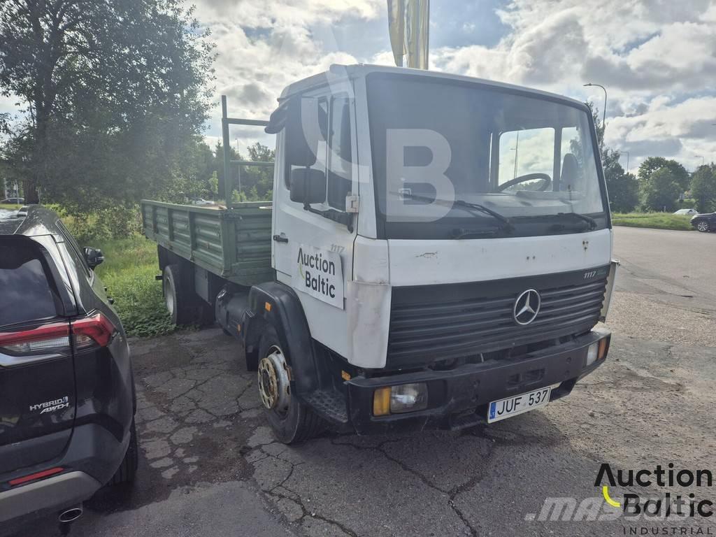 Mercedes-Benz 1117 شاحنات مسطحة/مفصلية الجوانب