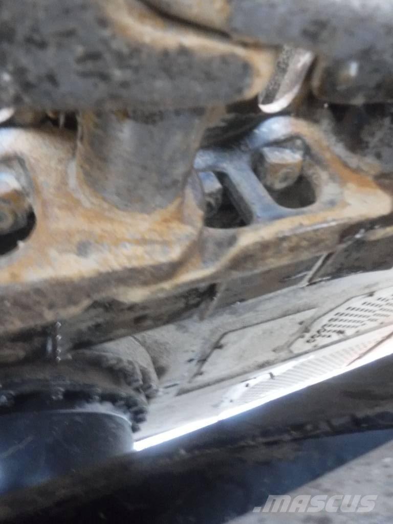 Hitachi ZX 210 LC-7 حفارات زحافة