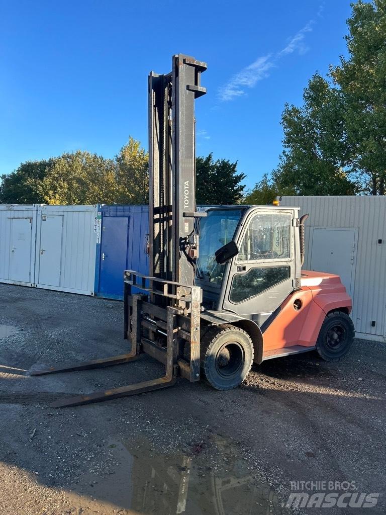 Toyota 40-8 FD 70 N شاحنات الديزل