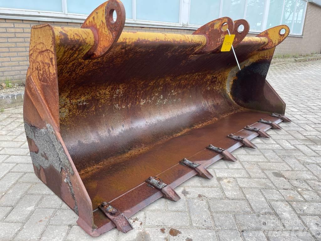 CAT Backhoe bucket دلاء