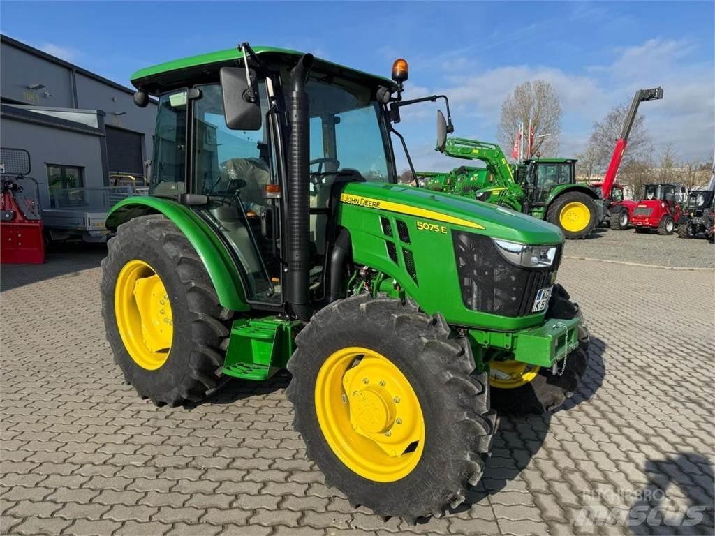 John Deere 5075E الجرارات