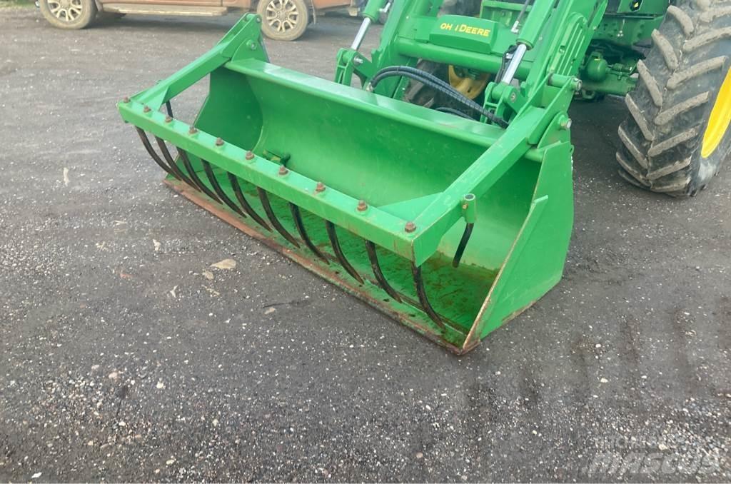 John Deere 6120M الجرارات