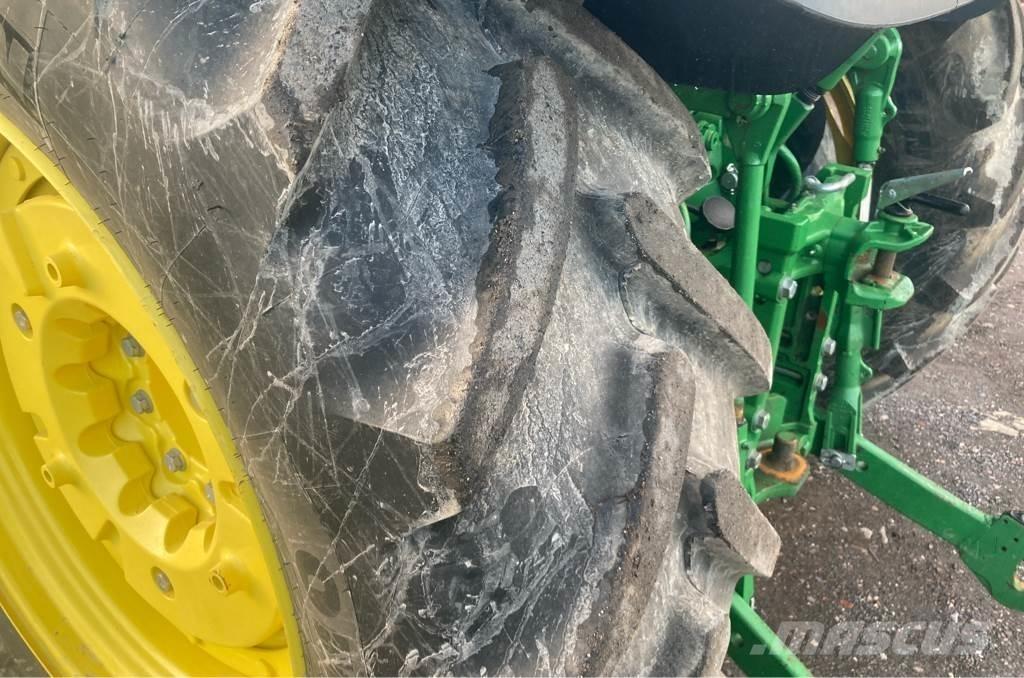 John Deere 6120M الجرارات