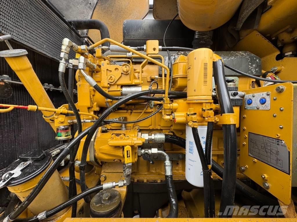 CAT 938 G لوادر بعجل