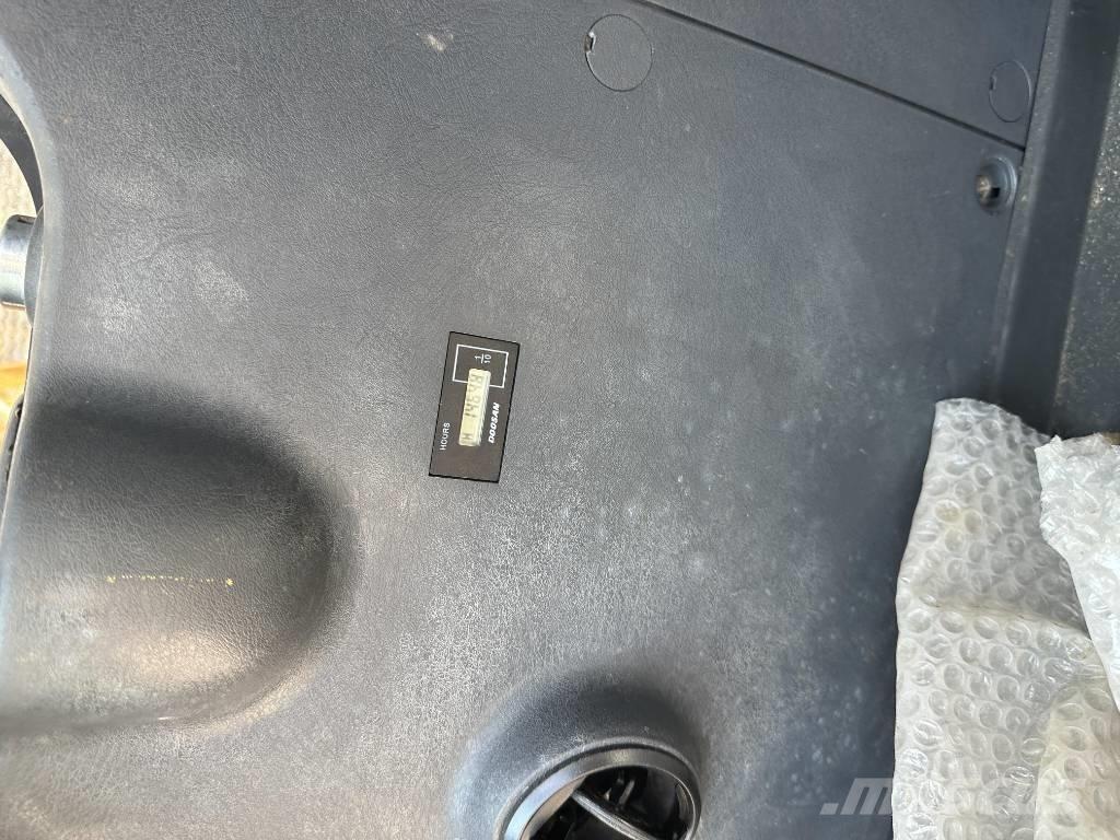 Hyundai R220LC-9S حفارات زحافة