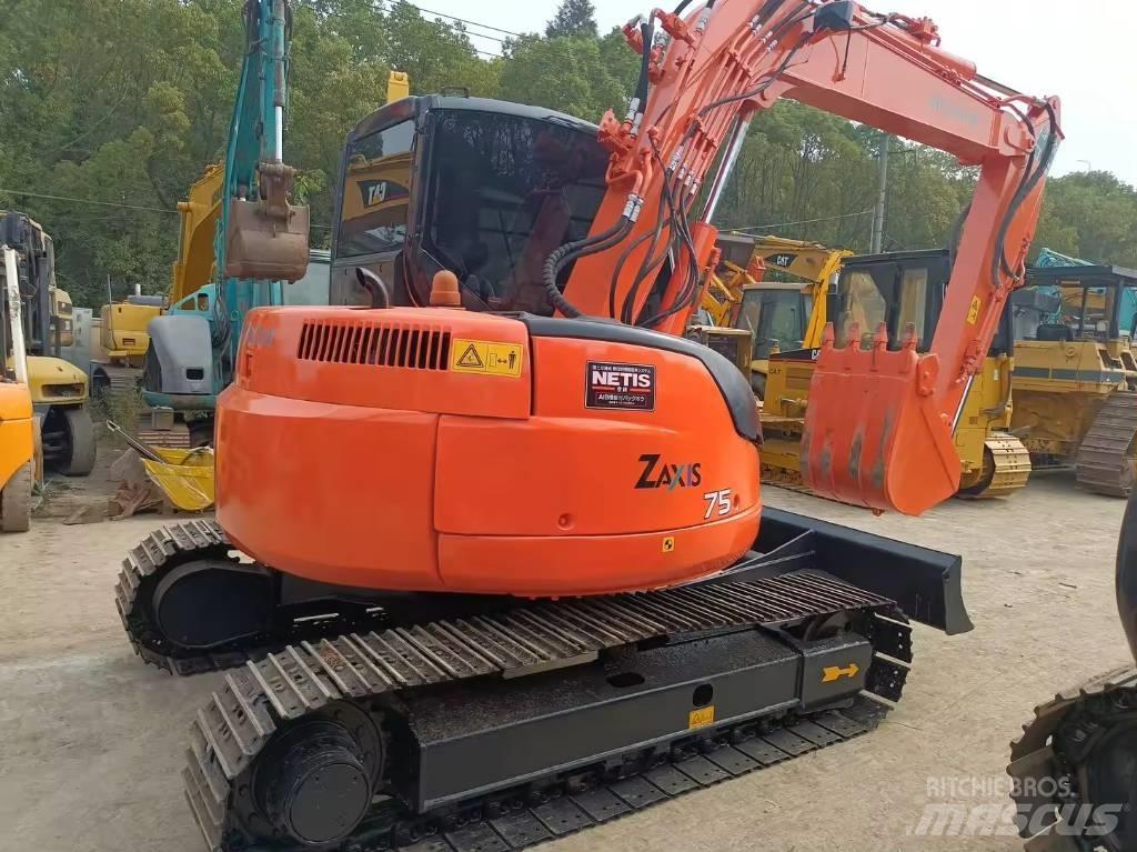 Hitachi ZX 75 حفارات وسط 7 طن - 12 طن