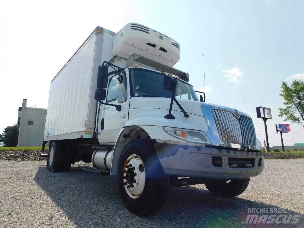 International 4400 شاحنات الحاويات