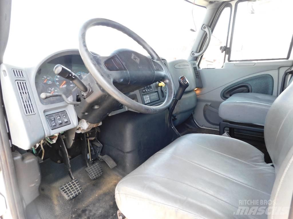 International 4400 شاحنات الحاويات