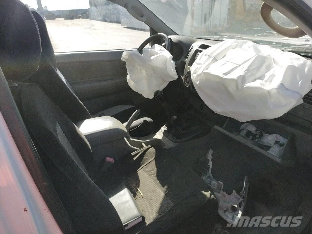Toyota Hilux 4 شاحنات خفيفة/مفصلية الجوانب