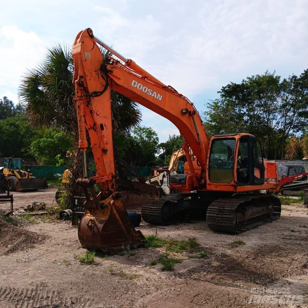 Doosan DX 225 LC حفارات زحافة