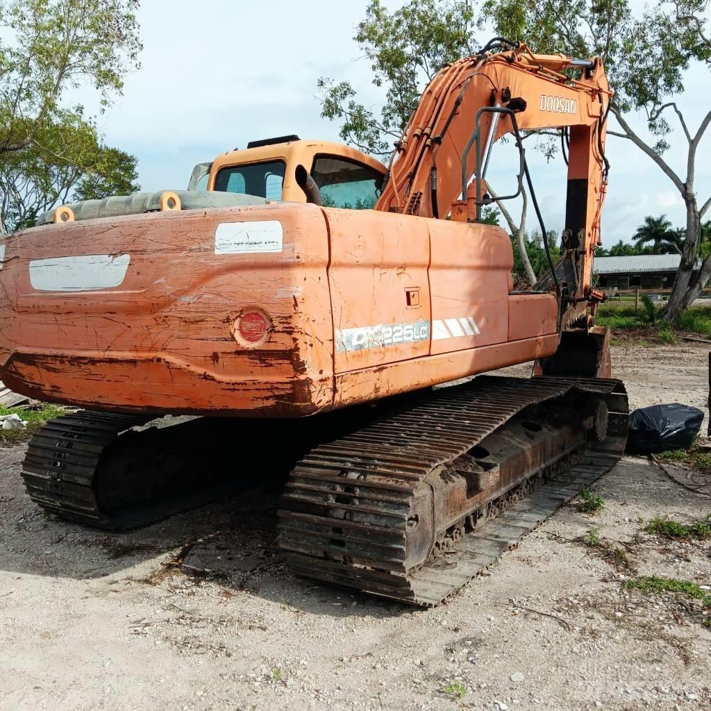 Doosan DX 225 LC حفارات زحافة